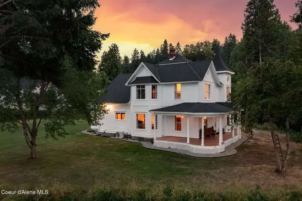 6955 Apple Aly, Bonners Ferry, ID 83805