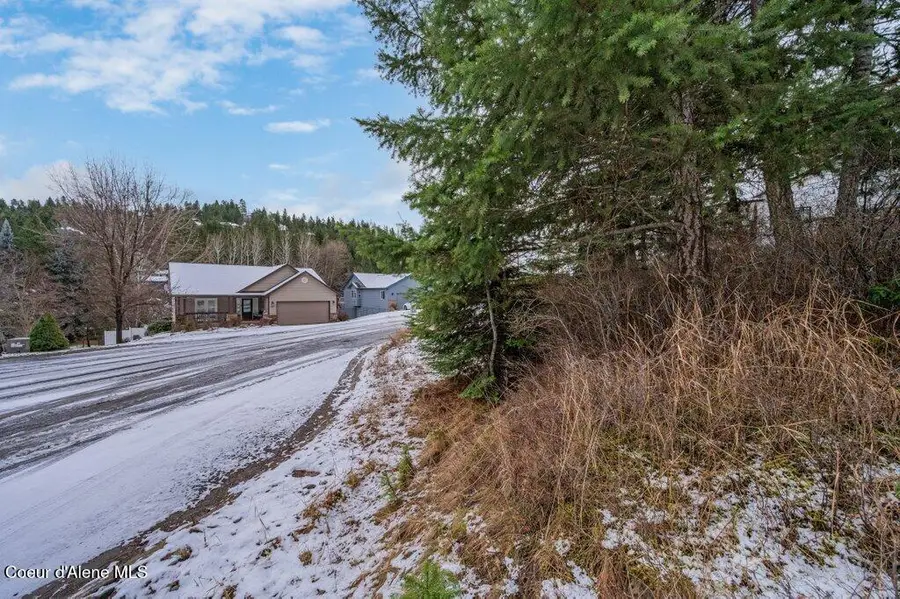 961 N Armstrong Dr, Coeur Dalene, ID 83814 - Image #2