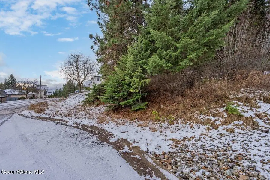 961 N Armstrong Dr, Coeur Dalene, ID 83814 - Image #3