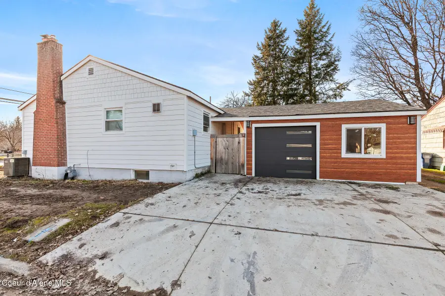 213 E Harrison Ave, Coeur Dalene, ID 83814 - #2