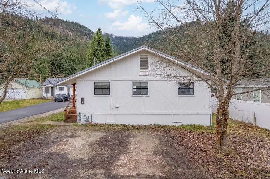 807 E Garden AVE, Osburn, ID 83849 - #3