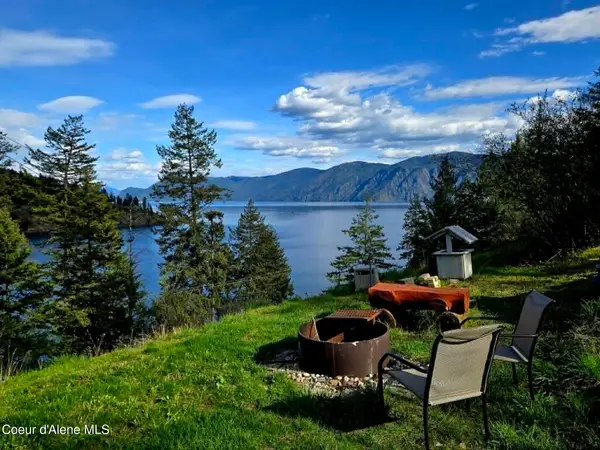 79 Outrigger DR, Sagle, ID 83860