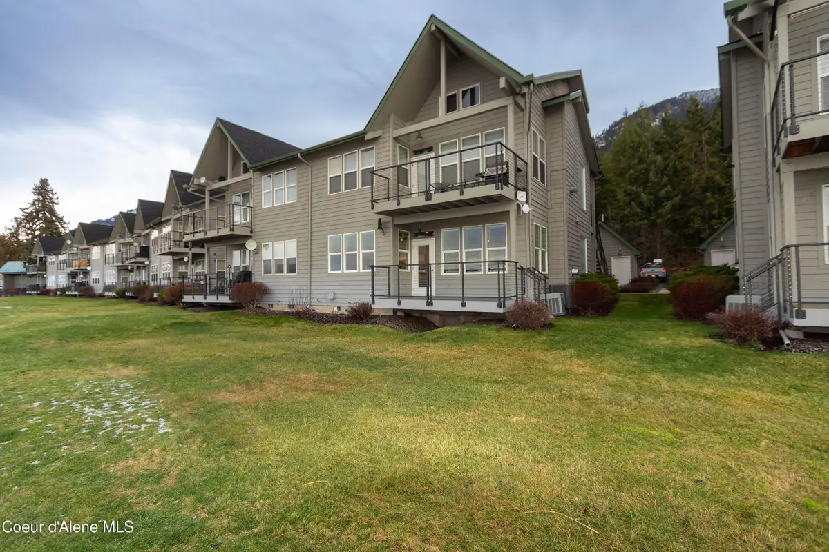 46700 Highway 200 # 302, Hope, ID 83836 - Image #1