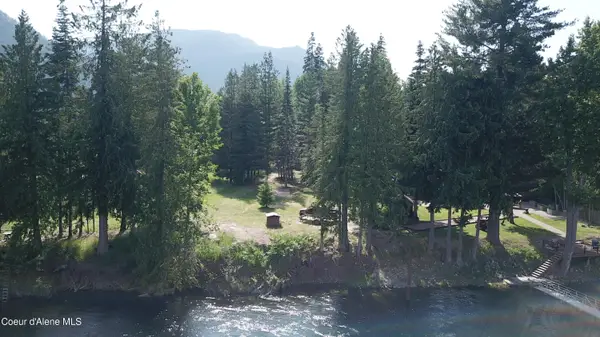 443 Riverlake Dr, Clark Fork, ID 83811