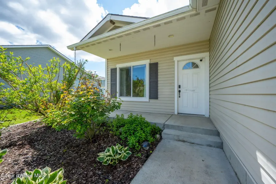 2290 E Knapp DR, Post Falls, ID 83854 - #3