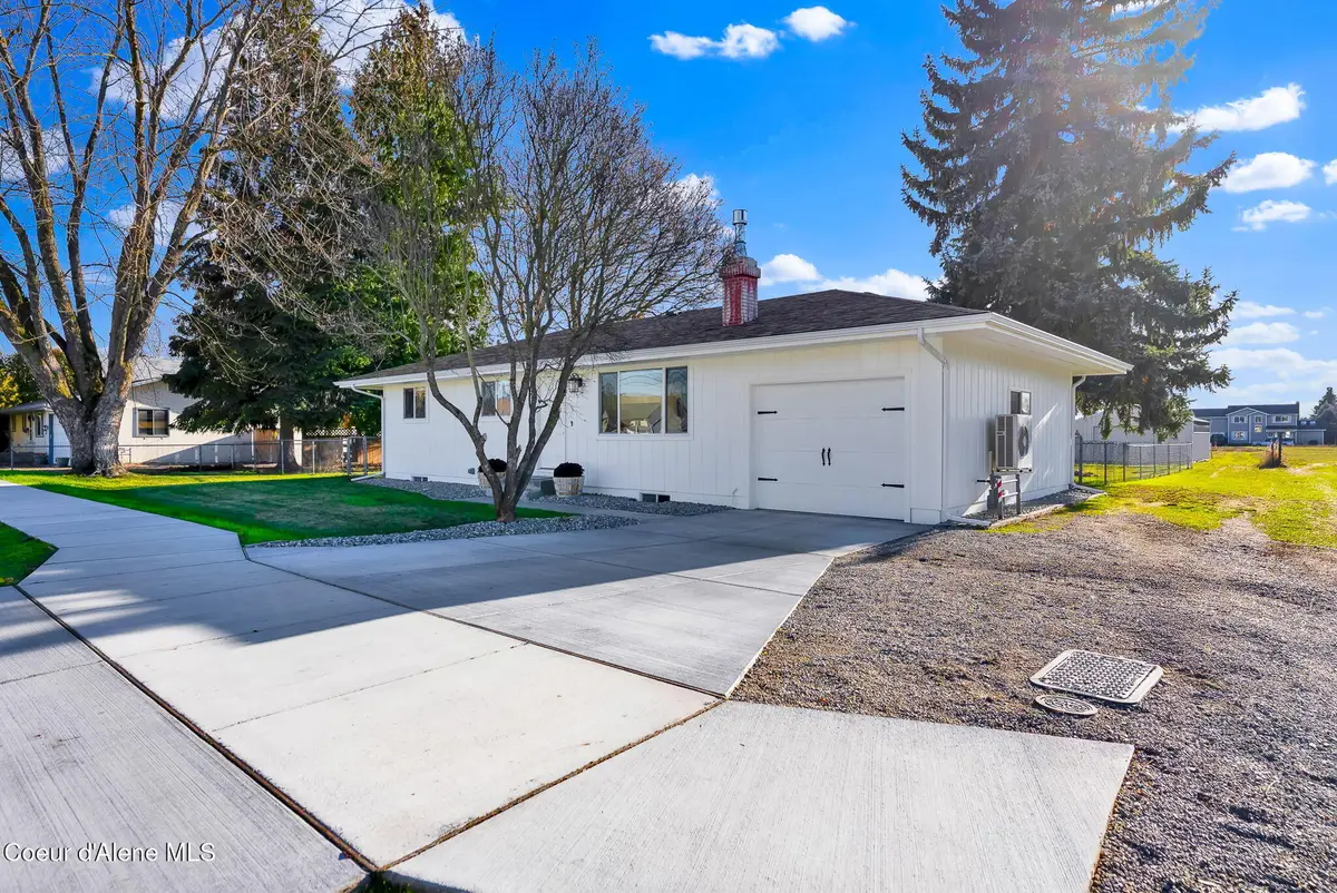 1810 W Honeysuckle AVE, Hayden, ID 83835 - #1