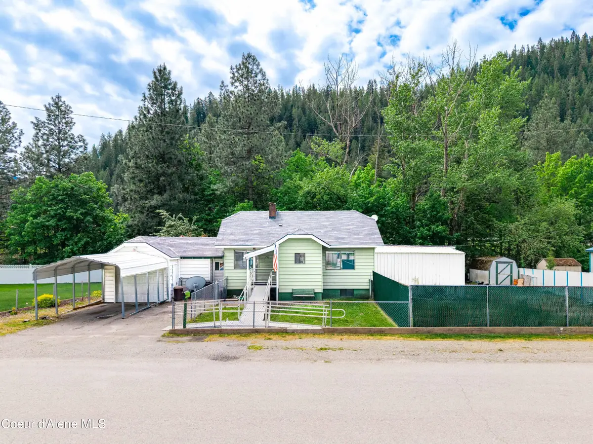 203 W Yellowstone Ave, Silverton, ID 83867 - #1