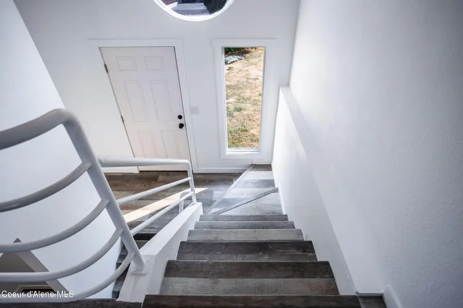 919 E Spruce AVE, Coeur Dalene, ID 83814 - Image #2