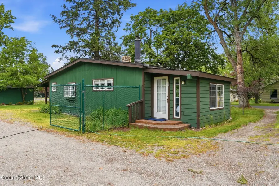 825 W Honeysuckle AVE, Hayden, ID 83835 - #2