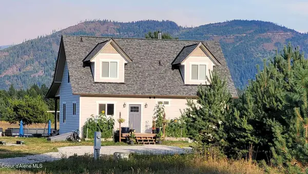 2301 Mc Arthur Lake Rd, Naples, ID 83847