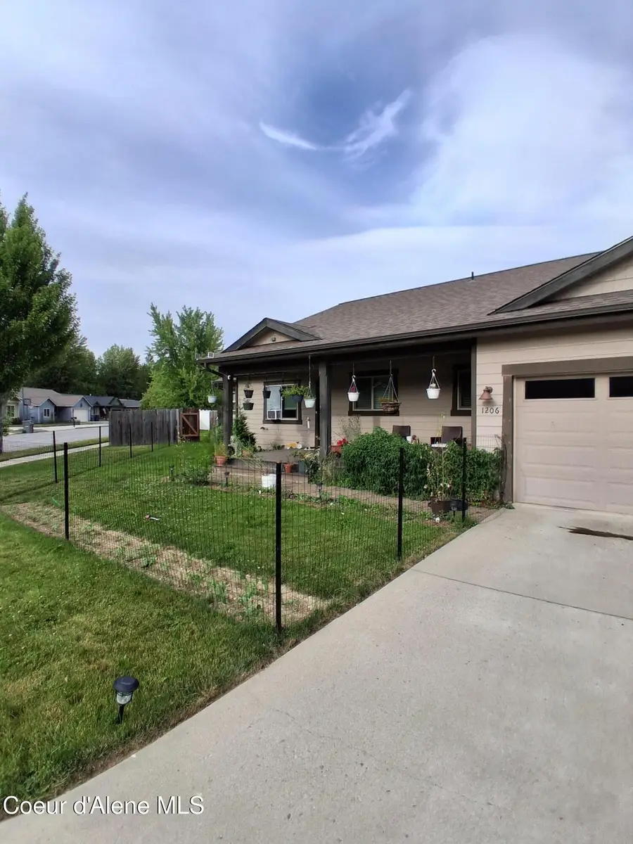 1206 Honeysuckle AVE, Sandpoint, ID 83864 - #2
