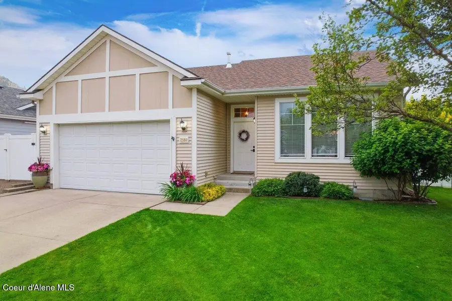2560 W Elmwood DR, Coeur Dalene, ID 83815 - #2