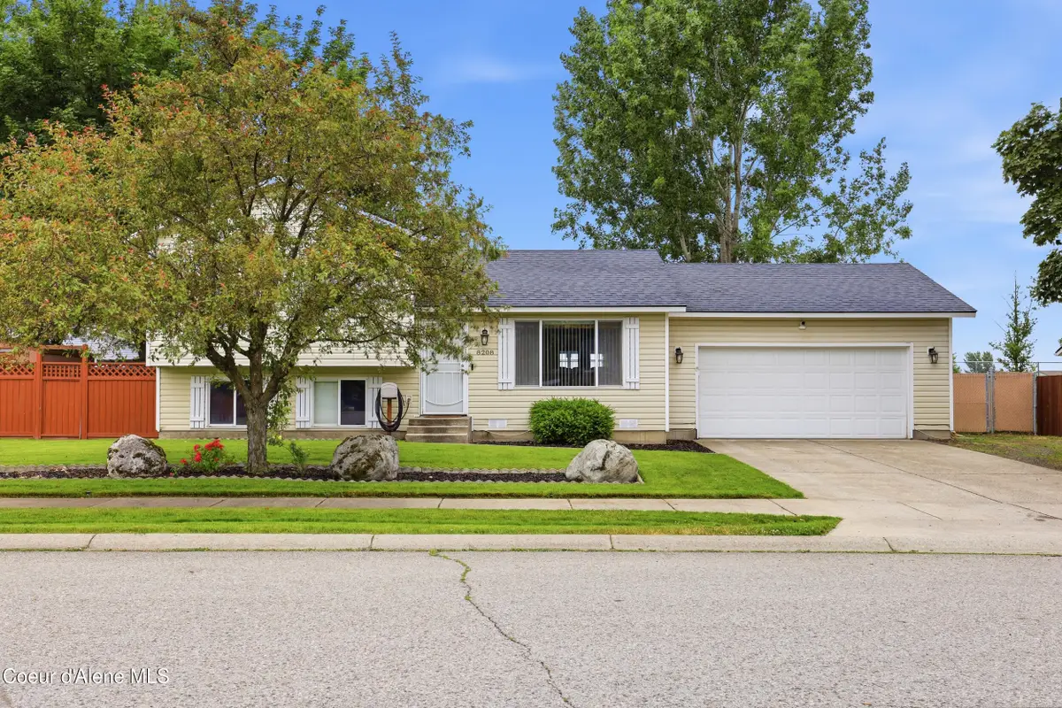 8208 W Arizona St, Rathdrum, ID 83858 - #1
