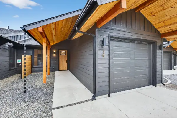 27 Rebecca LN, Nordman, ID 83848