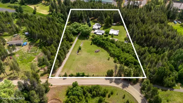 443 Herrmann Lake Rd, Sagle, ID 83860