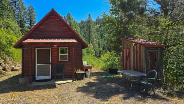 999 Cherry Creek RD, St. Maries, ID 83861