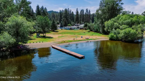 11776 N Hauser Lake Rd, Hauser, ID 83854