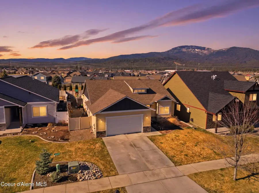 13421 N Shimmering Ct, Rathdrum, ID 83858 - #3