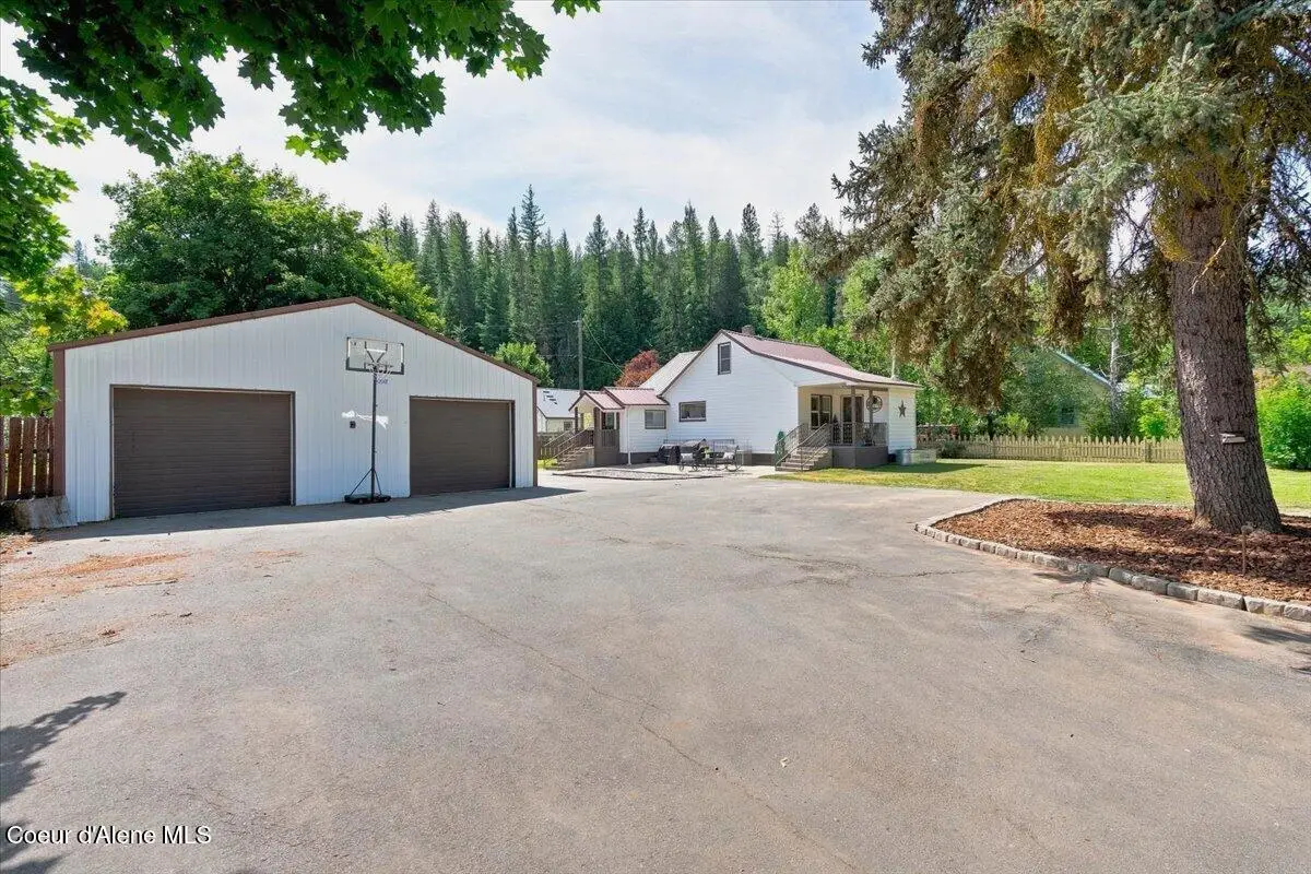905 S Division St, Pinehurst, ID 83850 - #1