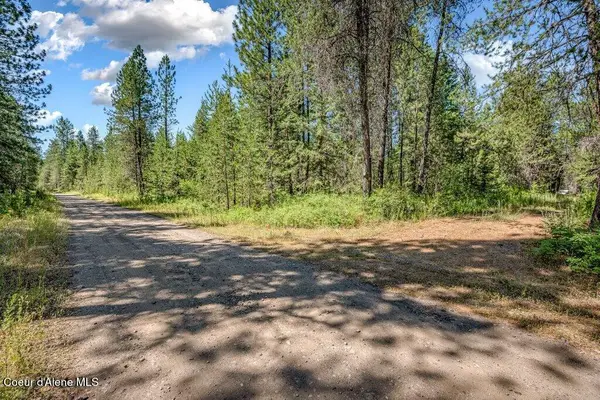 2013 Homestead Rd, Athol, ID 83801