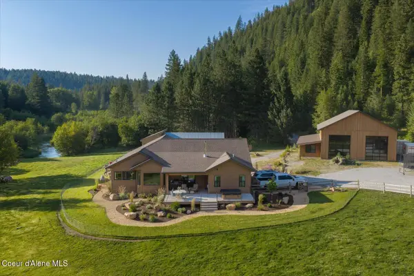 822 Little Spokane River Rd, Newport, WA 99156