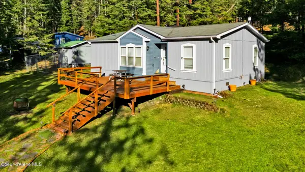 181 Circle DR, Hope, ID 83836