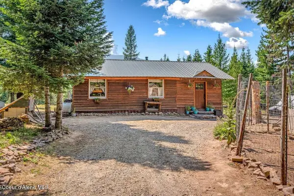 388 Trillium LN, Moyie Springs, ID 83845