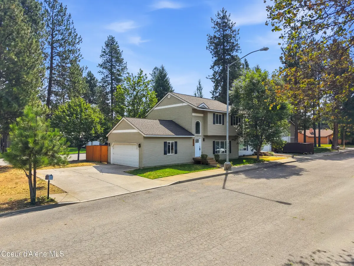 3208 N 9th St, Coeur Dalene, ID 83815 - #1