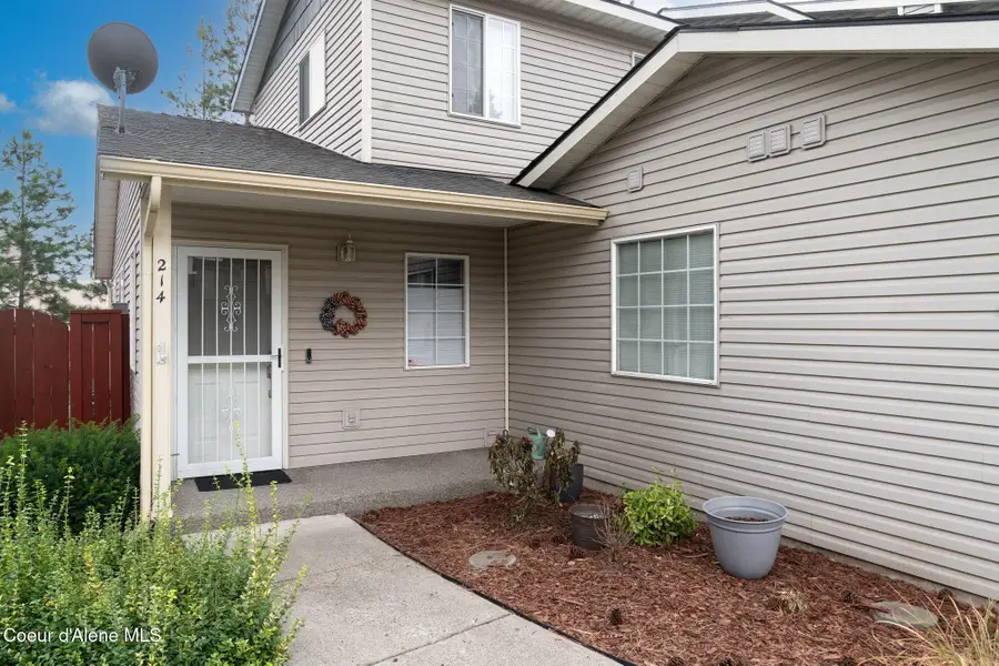 214 E Knotty Pine Ln, Coeur Dalene, ID 83815 - #3