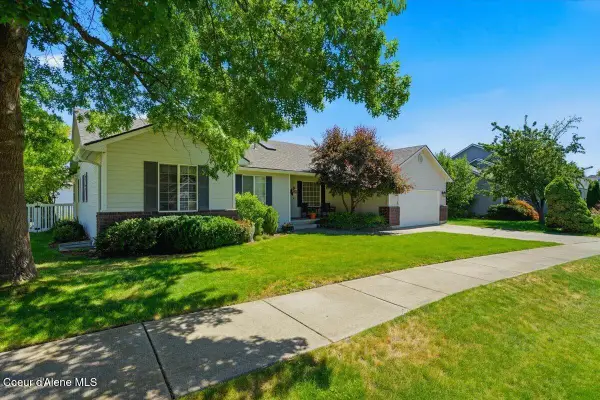 2860 N Top Flight DR, Post Falls, ID 83854