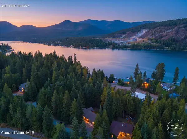 1205 Wooded Acres Dr, Sagle, ID 83860