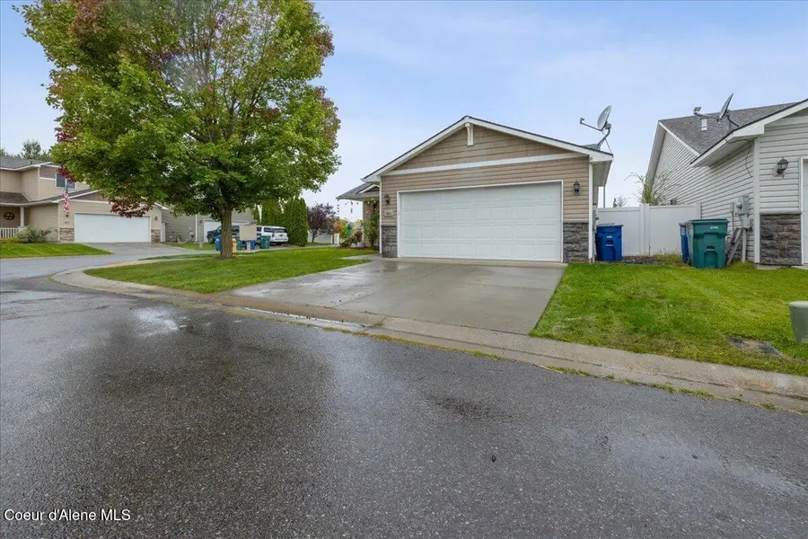 1301 N Brookhaven Ln, Post Falls, ID 83854 - #3