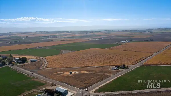 17391 Homedale Rd, Caldwell, ID 83607