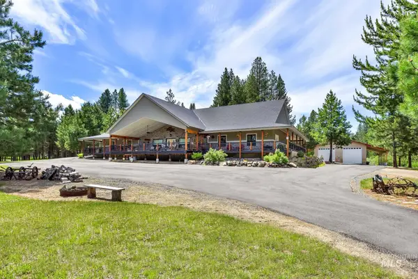 191 Clear Creek Rd, Cascade, ID 83611
