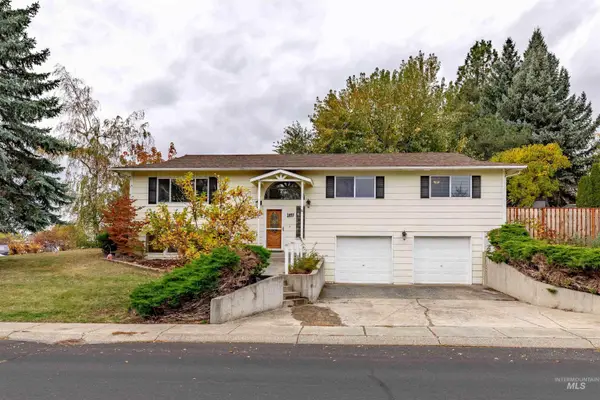 1857 Conestoga St, Moscow, ID 83843