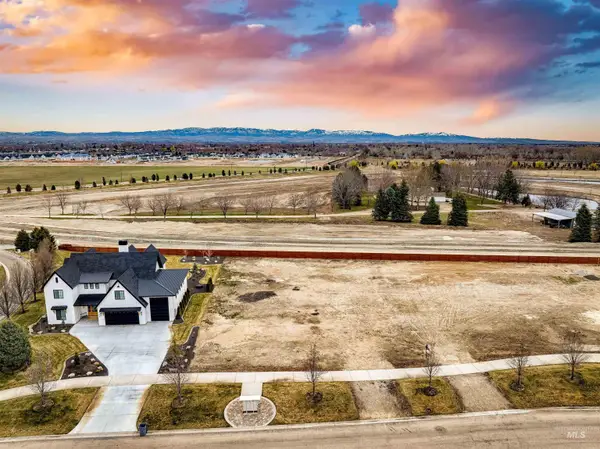 21528 Salmon Falls Ln, Star, ID 83669