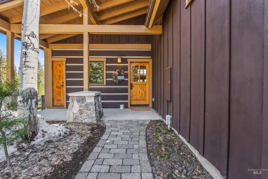 33 Golden Bench Ct, Donnelly, ID 83615 - Image #2