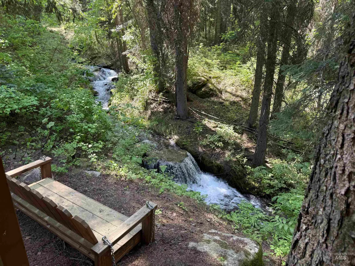 24 Wapiti Dr, Cascade, ID 83611 - Image #1