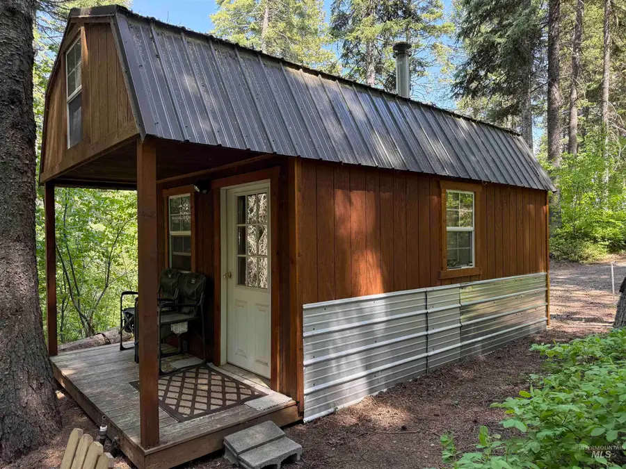 24 Wapiti Dr, Cascade, ID 83611 - Image #2