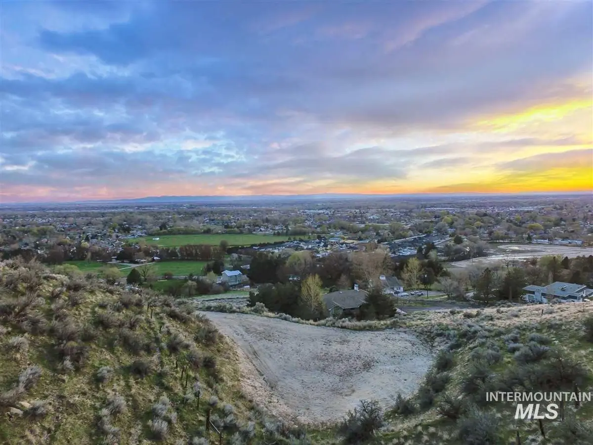 5912 W Hill Rd, Boise, ID 83703 - Image #1