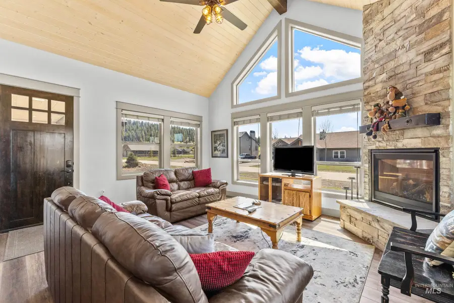 1089 Graham Dr, McCall, ID 83638 - Image #2