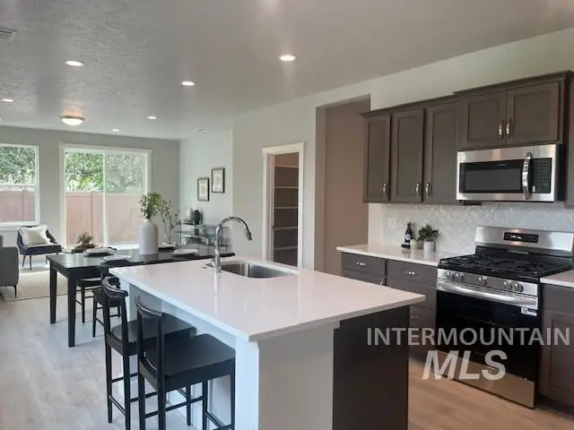 1471 E Prairiefire St, Meridian, ID 83646 - Image #2