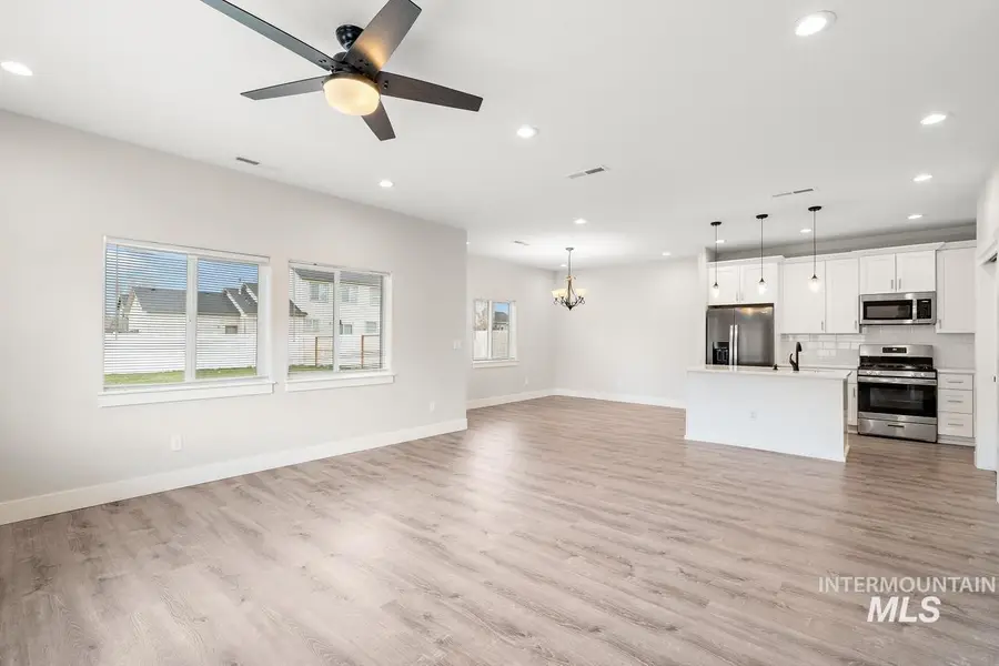 403 Cornell St, Middleton, ID 83644 - Image #2