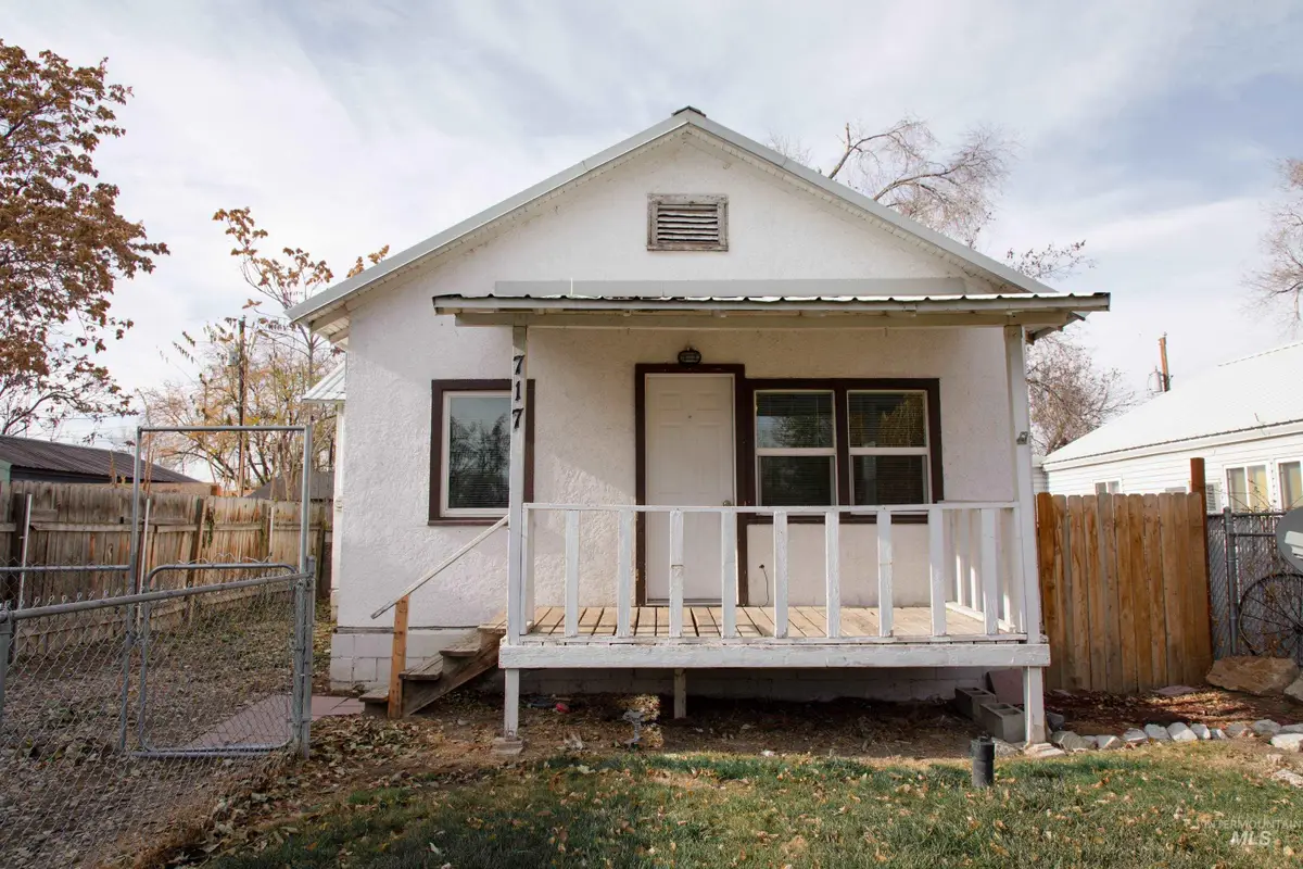 717 NW 2nd St, Ontario, OR 97914 - Image #1