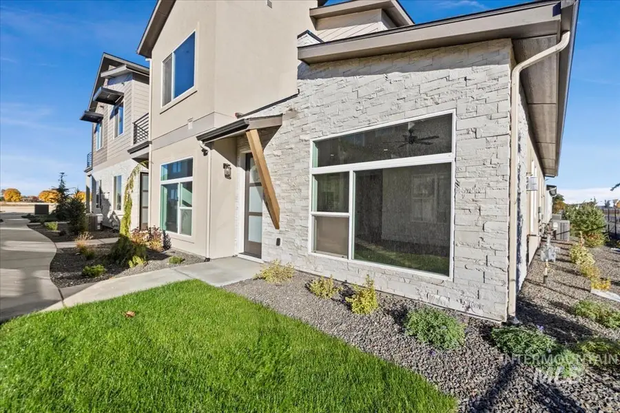 728 S Calhoun Ln, Star, ID 83669 - Image #2