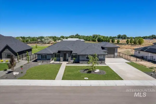 9596 S Coopers Hawk Way, Nampa, ID 83686