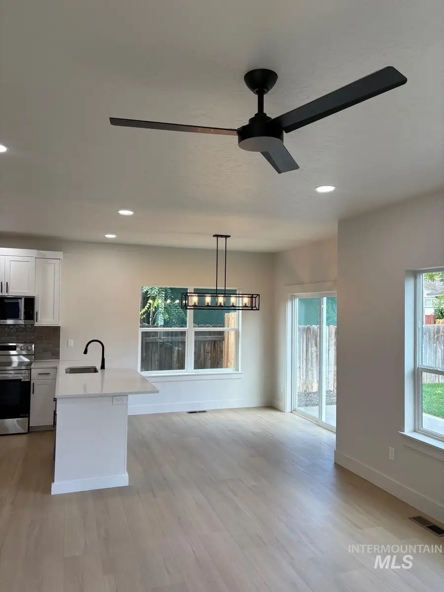 218 W Roosevelt Ave, Nampa, ID 83686 - Image #3