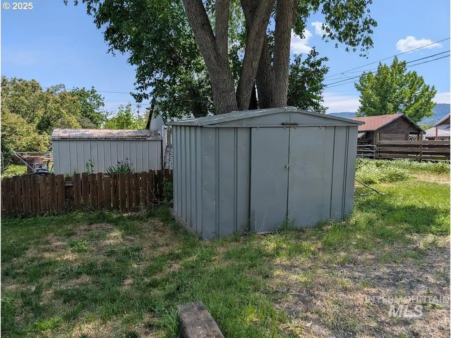1516 Monroe Ave, La Grande, OR 97850 - Image #3