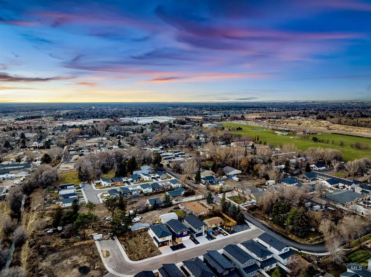 8173 N Breezy Ave, Boise, ID 83714 - Image #1