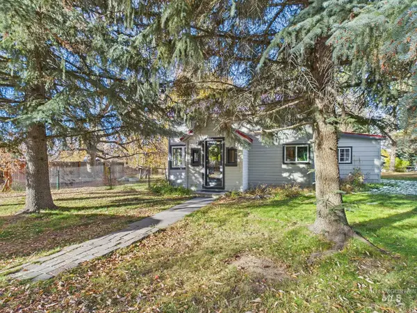 913 W 1st St, Fairfield, ID 83327